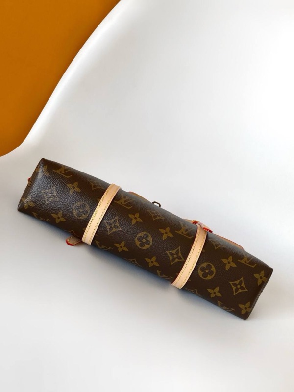 Squire East West Monogram 29 cm