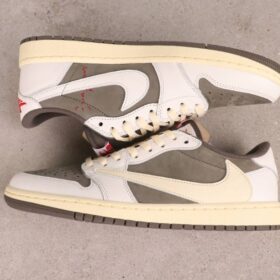 Air Jordan Low Reverse Mocha