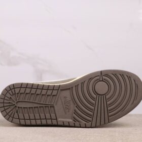Air Jordan Low Reverse Mocha