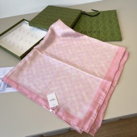 Bedruckter Seidenschal