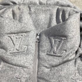 Jacke mit geprägtem Monogramm Grau