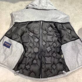 Jacke mit geprägtem Monogramm Grau
