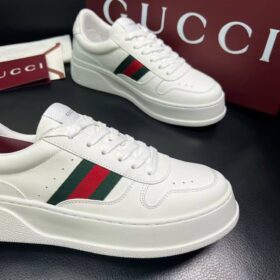 Herren-Sneaker mit übergroßer Sohle