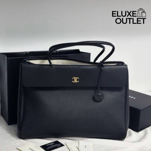 Große Tote-Tasche / Schwarz mit goldfarbenen Metall 33 cm