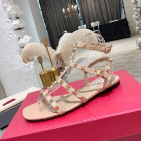 Rockstud Kalbsleder-Sandale Nudebeige