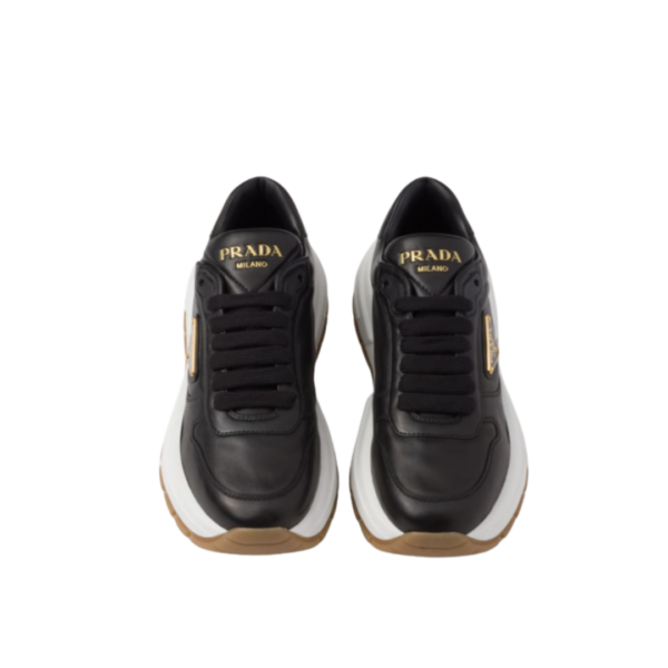 Sneaker mit Dreieckslogo