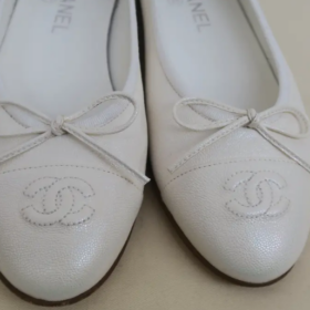 Flat Metallic-Ecru Weiß