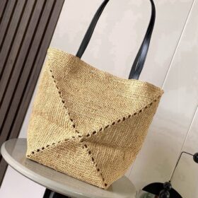 Mittelgroße Puzzle-Falttasche aus Bast 31.5cm