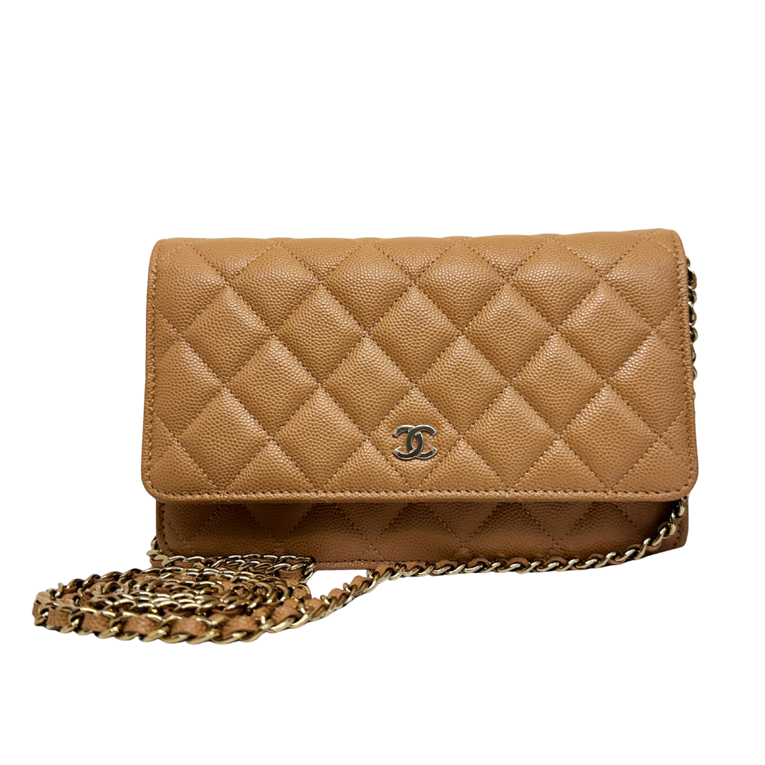 Classic Wallet on Chain in a Caramel/Caviar Leather 19 cm
