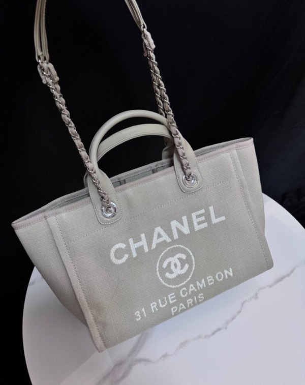 Deauville / Silberfarbene Hardware 33 cm