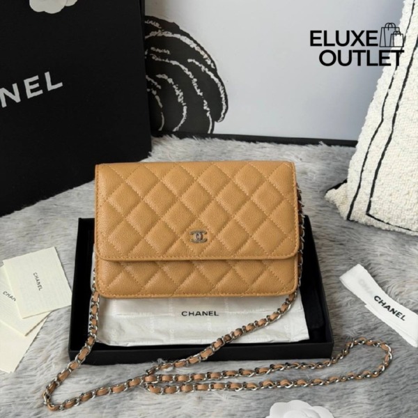 Classic Wallet on Chain in a Caramel/Caviar Leather 19 cm