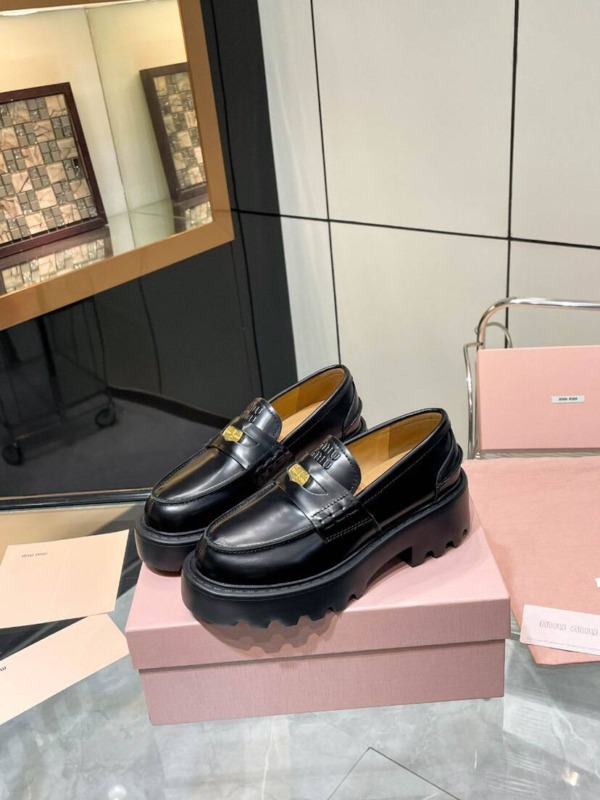 Gebürstete Loafer / Schwarz