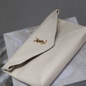 Cassandre Envelope Elefantenmilchweiß 29,5 cm