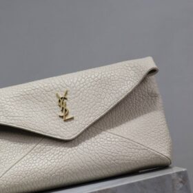Cassandre Envelope Elefantenmilchweiß 29,5 cm