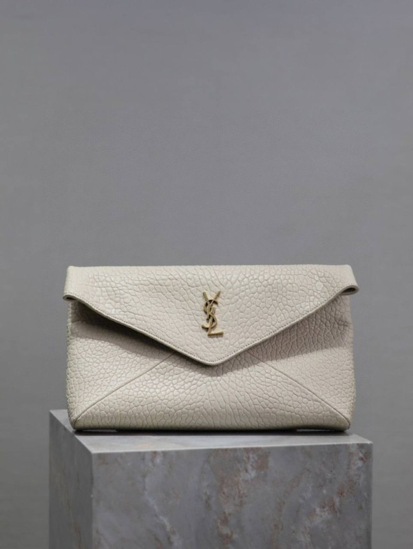Cassandre Envelope Elefantenmilchweiß 29,5 cm