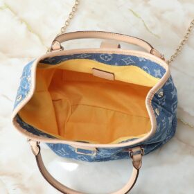 Pleaty Denim Blau Monogram 26 cm