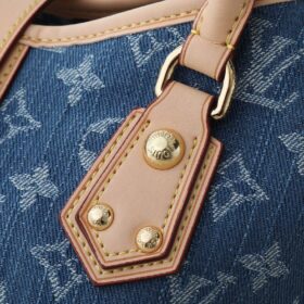 Pleaty Denim Blau Monogram 26 cm