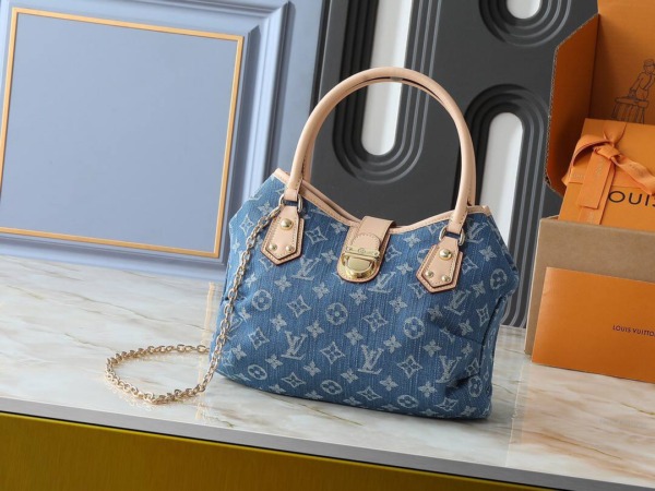 Pleaty Denim Blau Monogram 26 cm