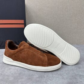 Triple Stitch Suede Dunkelbraun