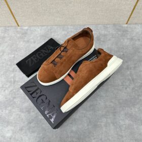 Triple Stitch Suede Dunkelbraun
