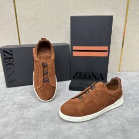 Triple Stitch Suede Dunkelbraun