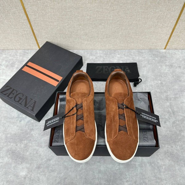 Triple Stitch Suede Dunkelbraun
