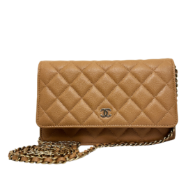 Classic Wallet on Chain in a Caramel/Caviar Leather 19 cm