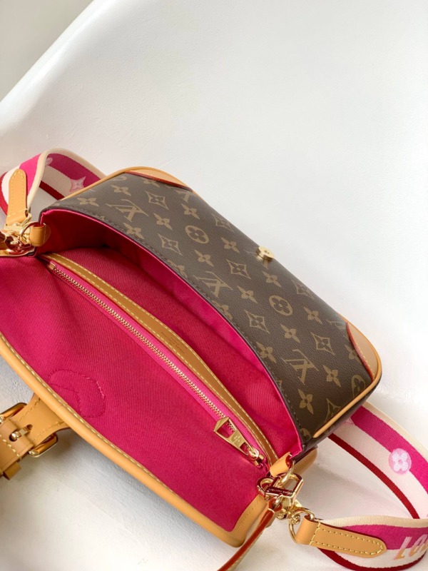 Diane Monogram 24cm
