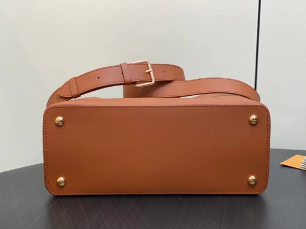 Capucines GM Souple Tan 38 cm