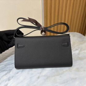 Kelly Classique To Go Geldbörse mit Schulterriemen 20.5 cm