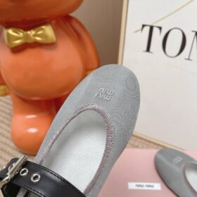 Ballerinas aus Mesh-Gewebe