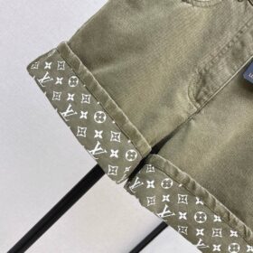 Inside-Out Monogram Blasses Khakigrün Shorts