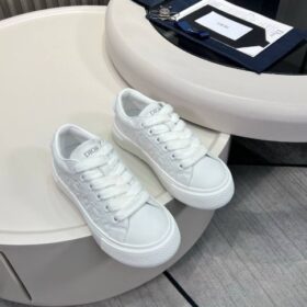 B33 Spin Sneaker