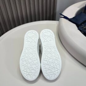 B33 Spin Sneaker