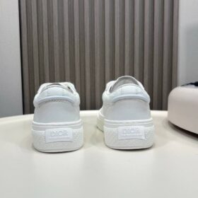 B33 Spin Sneaker