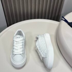 B33 Spin Sneaker