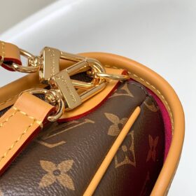 Diane Monogram 24cm
