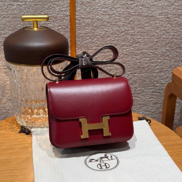 Constance 18 aus Swift-Leder in Rouge H 19cm