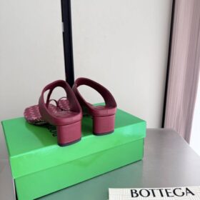 Livia Zehenstegsandalen Claret