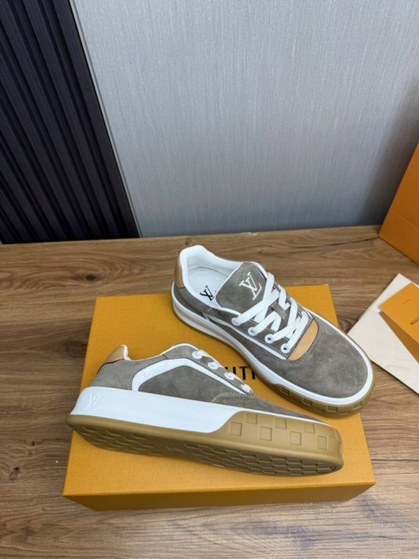 Tilted Sneaker Grau
