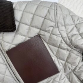 Kurze Jacke aus Funktionsgewebe