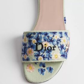 Embroidered Blau