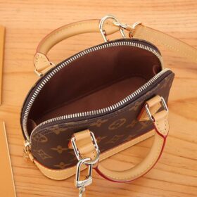 Nano Alma aus Monogram Canvas 18 cm