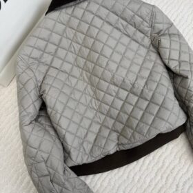 Kurze Jacke aus Funktionsgewebe