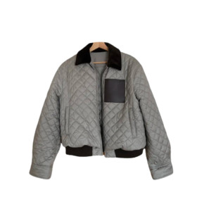 Kurze Jacke aus Funktionsgewebe