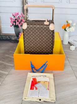 Horizon Monogram 70