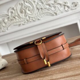 Marcie Saddle Tonbraun 24 cm