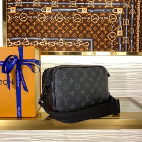 Alpha Messenger Monogram Schwarz 24 cm