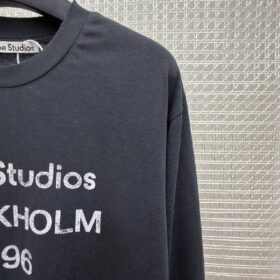 Long-Sleeved Crew-Neck Schwarz