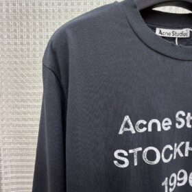 Long-Sleeved Crew-Neck Schwarz